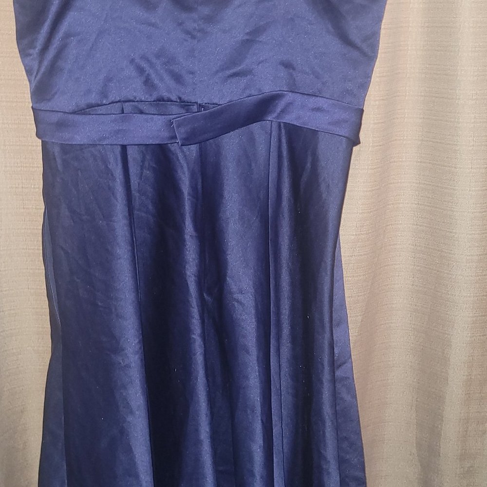Gown - Picture 2 of 3